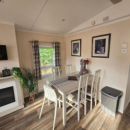 Luxe 4 Persoons Chalet Op 5 Sterren Camping Raalte Bagian luar foto