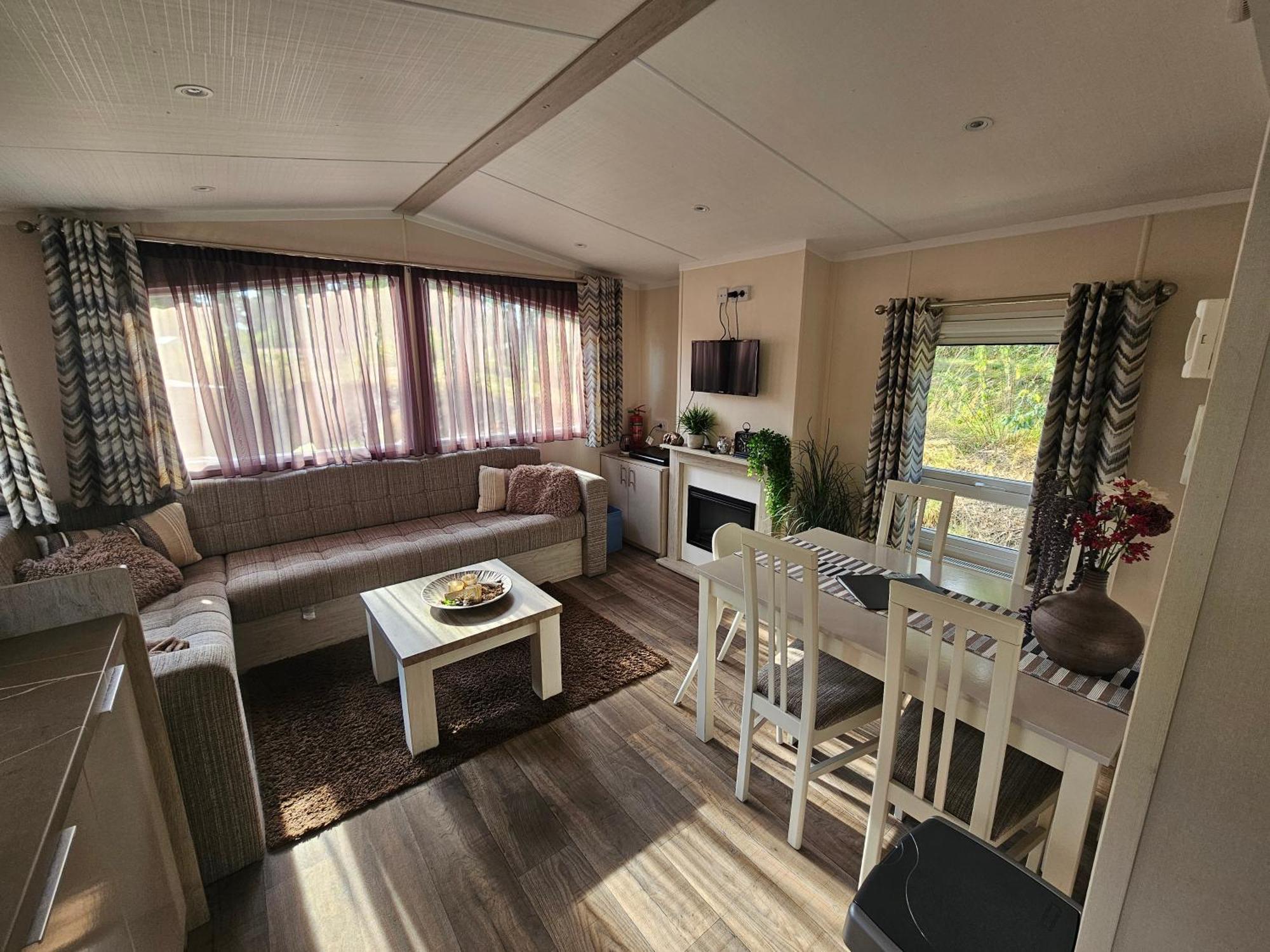 Luxe 4 Persoons Chalet Op 5 Sterren Camping Raalte Bagian luar foto