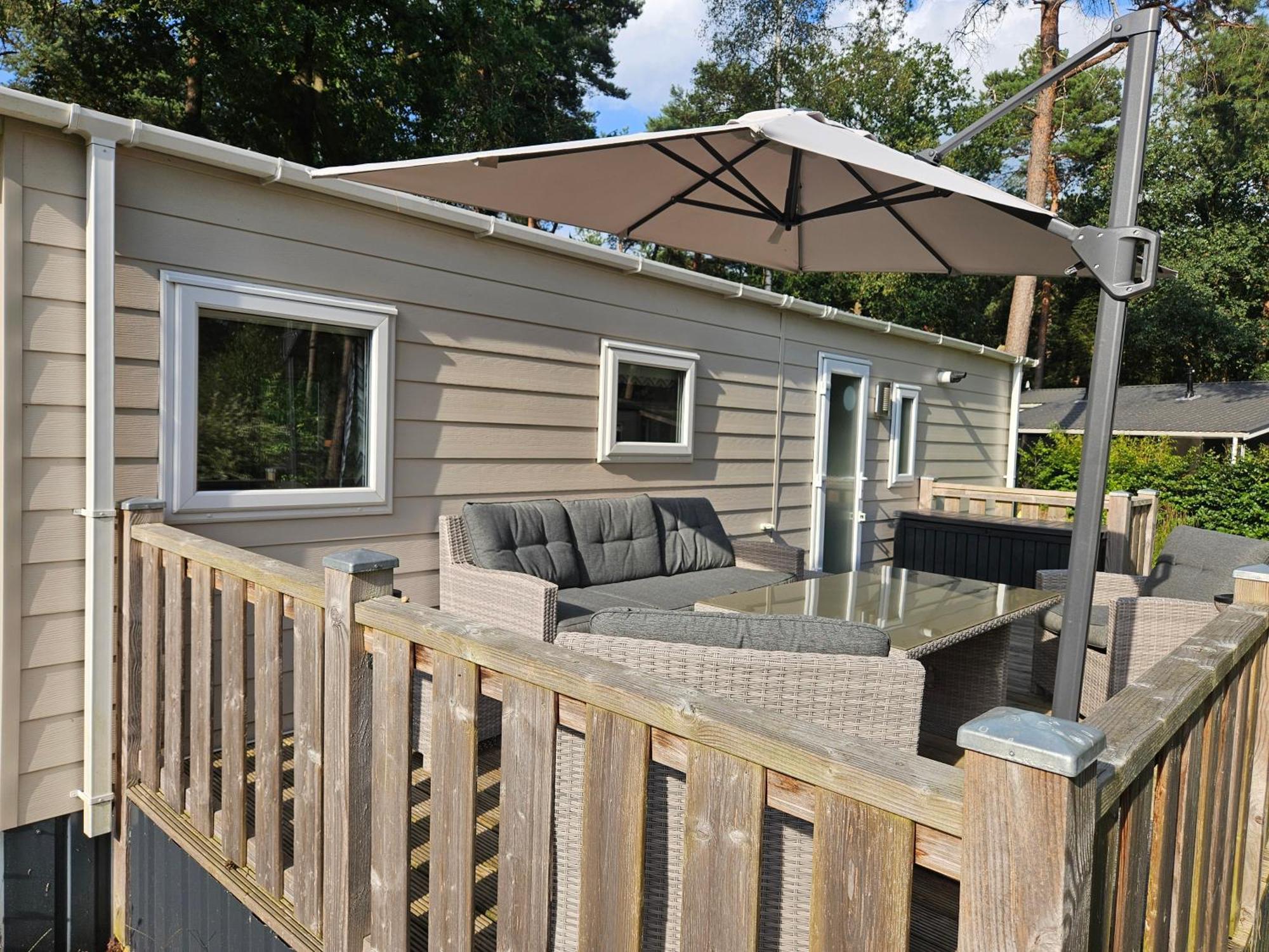 Luxe 4 Persoons Chalet Op 5 Sterren Camping Raalte Bagian luar foto