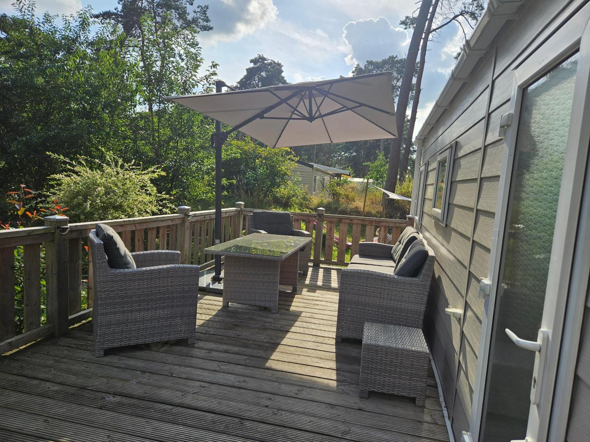 Luxe 4 Persoons Chalet Op 5 Sterren Camping Raalte Bagian luar foto